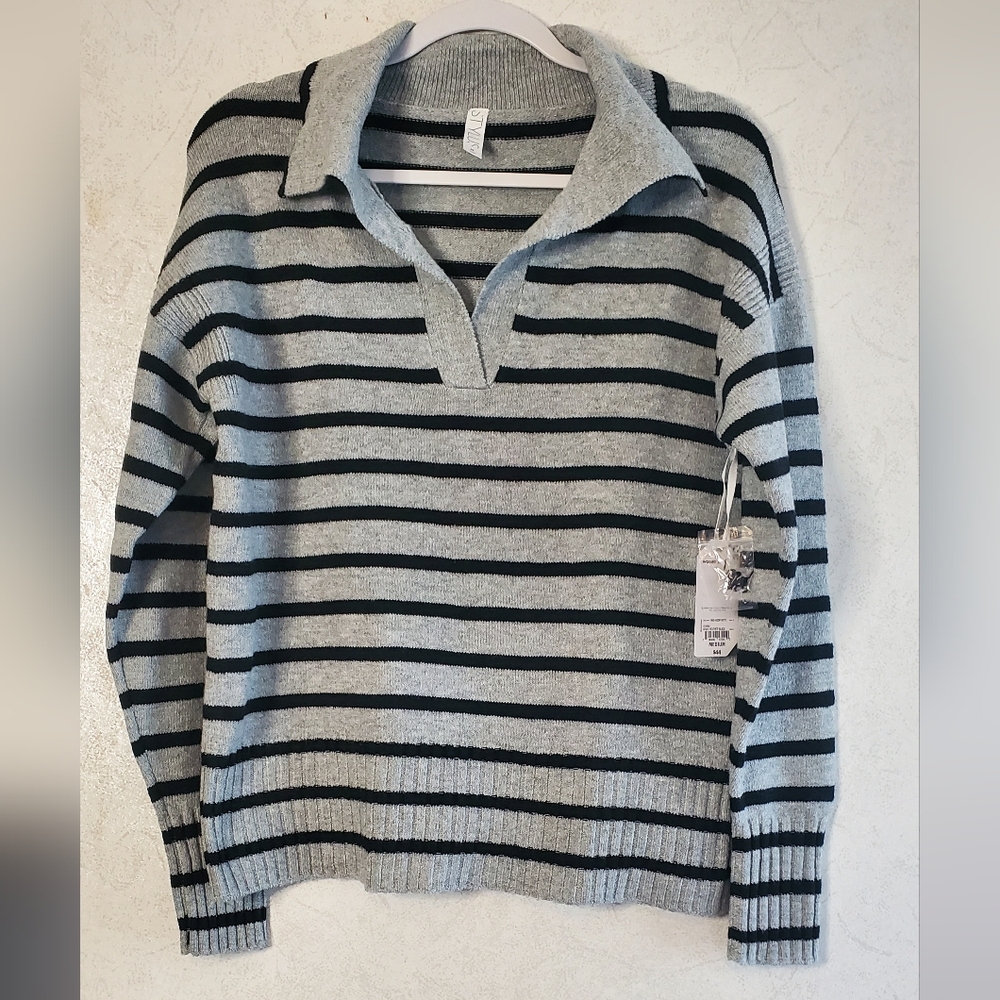 STYLUS Striped Gray and Black Women's Sweater SIZE:M